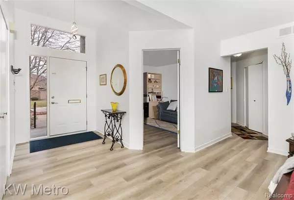 West Bloomfield, MI 48322 3229,6129 Westbrooke Drive