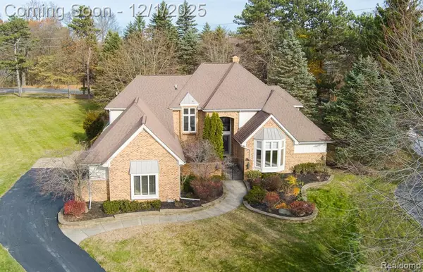 Rochester Hills, MI 48306 3343,6351 Cherry Tree Court