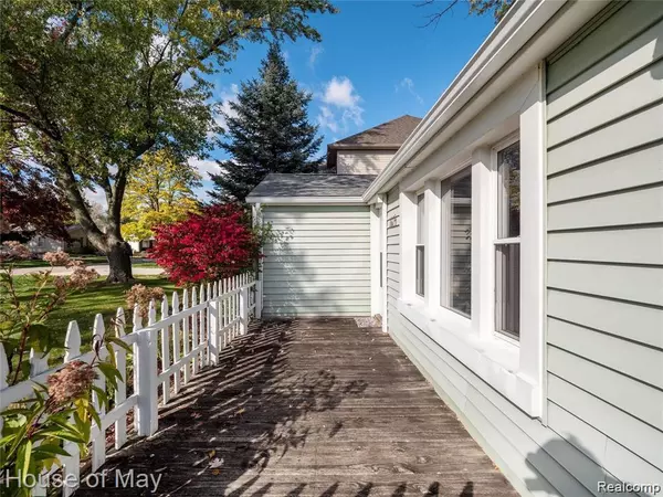 Troy, MI 48083 1723,1674 Kirkton Drive