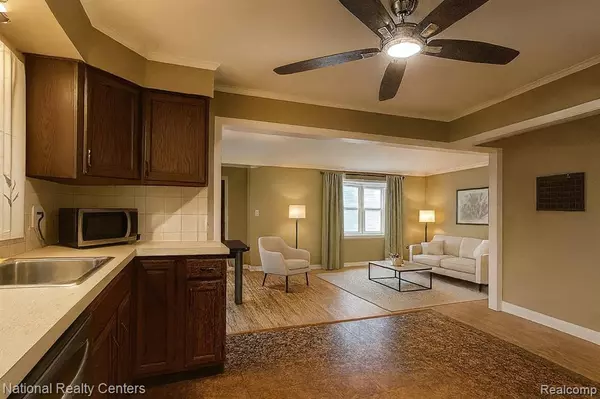 Allen Park, MI 48101 2408,7159 Luana Avenue