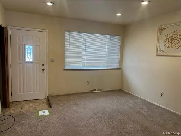 Dearborn Heights, MI 48127 3156,6039 N Silvery Lane