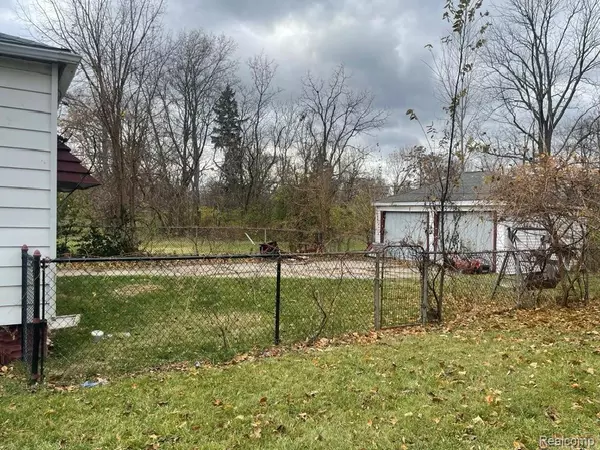 Detroit, MI 48227 1126,12123 Grandmont Avenue