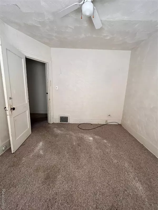 Flint, MI 48505 4643,429 Page Street