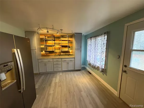 Flint, MI 48507 4404,2374 Bradford Drive