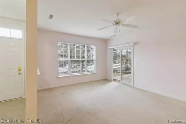 Northville, MI 48168 6703,15940 Morningside