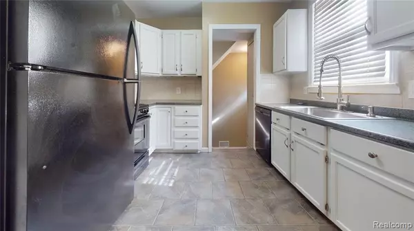 Royal Oak, MI 48067 2175,916 N Kenwood Avenue