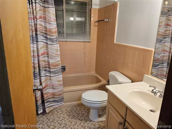 Warren, MI 48093 2493,29144 Lund Avenue