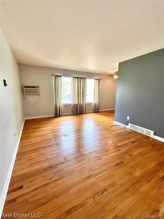 Royal Oak, MI 48073,4840 Briarwood Avenue