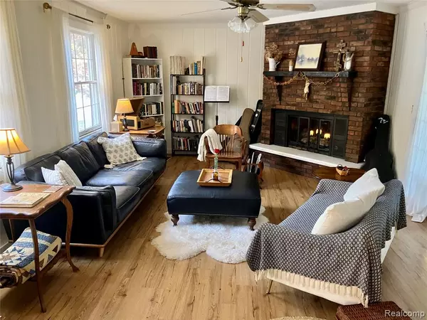 Hillsdale, MI 49242 2054,41 Charles Street