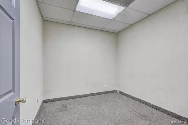 Allen Park, MI 48101 2255,18735 Ecorse Road