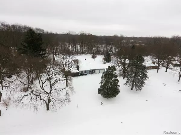 Waterford, MI 48328 1823,2172 Ostrum Drive