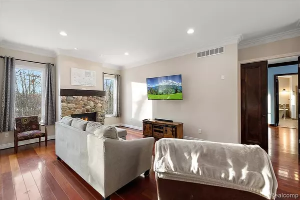 Walled Lake, MI 48390 1267,3412 Timberlake Drive