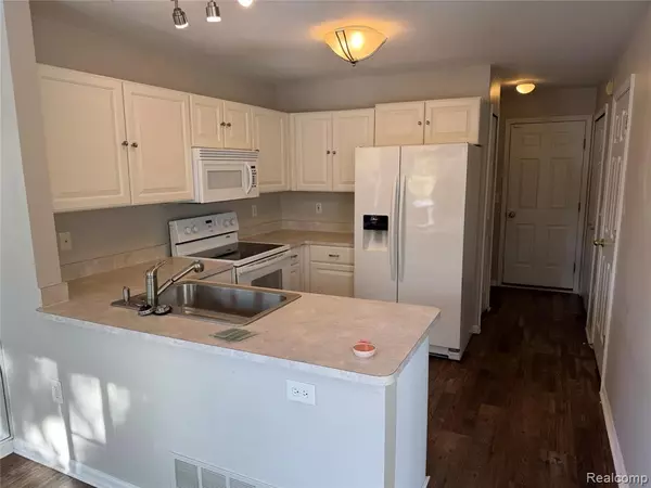 Southfield, MI 48075 4717,17501 GATEWAY Circle