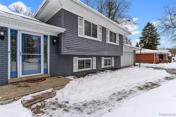 Grand Blanc, MI 48439 4358,2175 Rollins Street