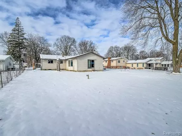 Swartz Creek, MI 48473 8279,4445 Dixon Drive