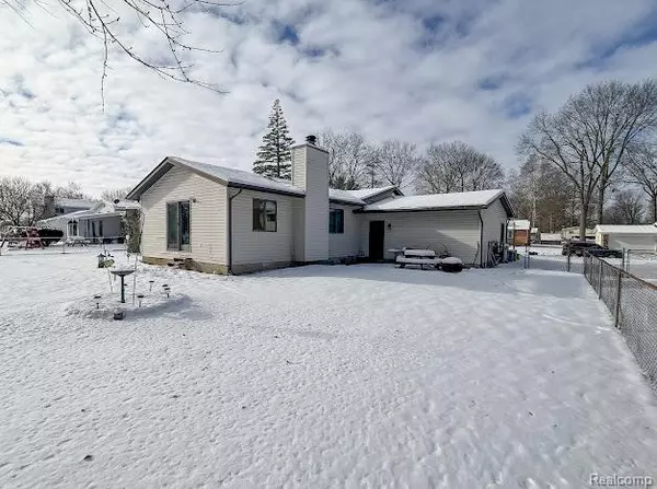 Swartz Creek, MI 48473 8279,4445 Dixon Drive