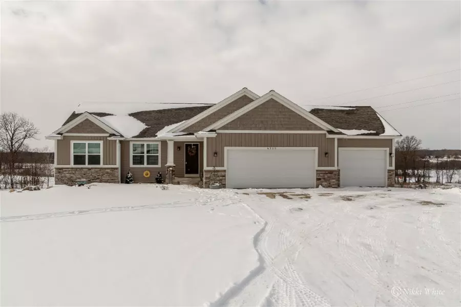 4328 Oakland Hills Drive Drive, Dorr, MI 49323