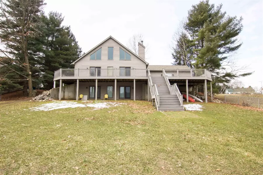 52483 Joy Drive Drive, Dowagiac, MI 49047