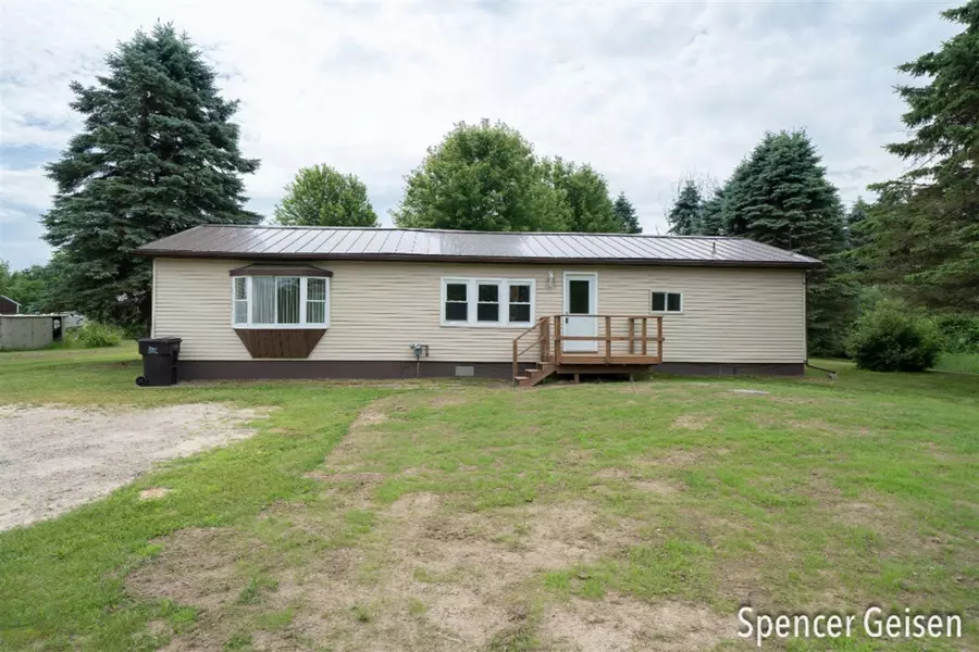 2011 W Long Lake Road, Orleans, MI 48865