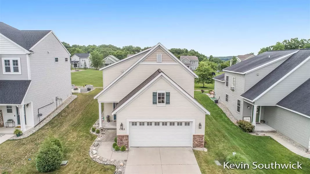 1382 Highland Hill, Lowell, MI 49331