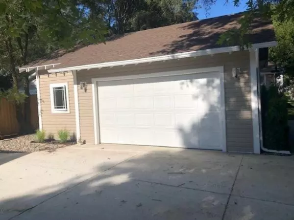 Bronson, MI 49028-1514,409 S Matteson Street Street