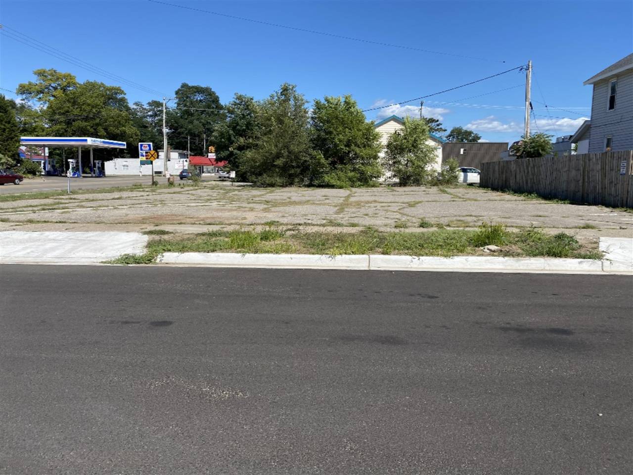 825 W Laketon Avenue, Muskegon, MI 49441