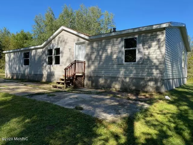 7843 W 11 Mile Avenue, Bitely, MI 49309