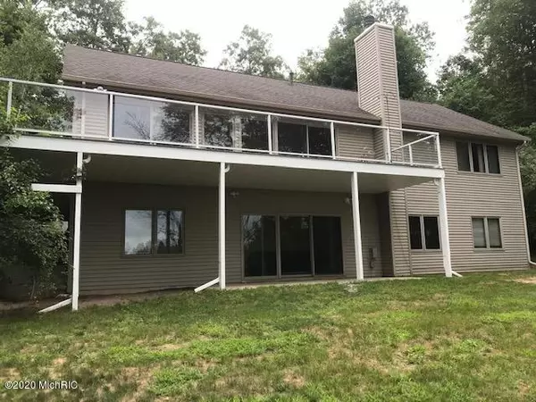 Onekama, MI 49675,9207 Woodland Drive