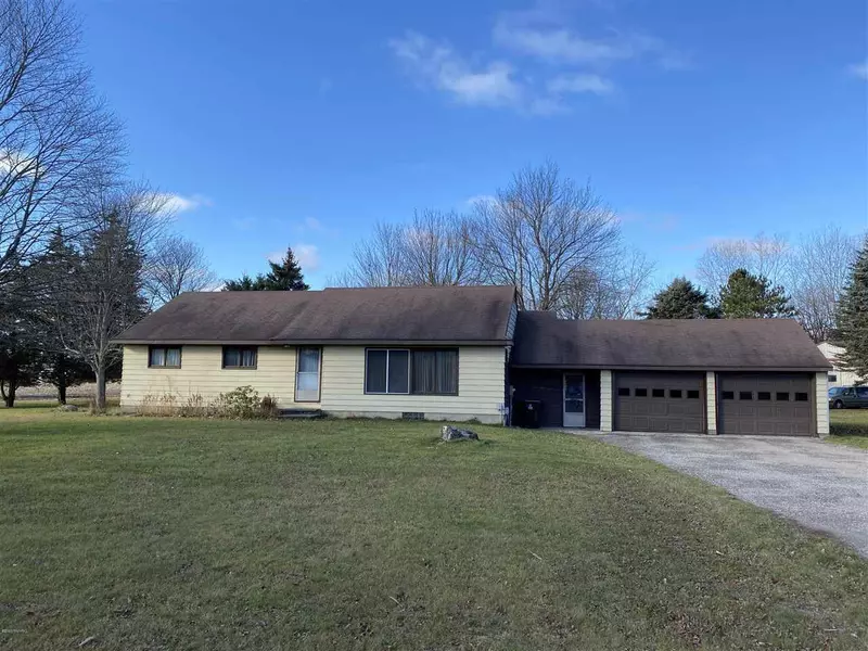 11383 Willow Avenue, Grant, MI 49327