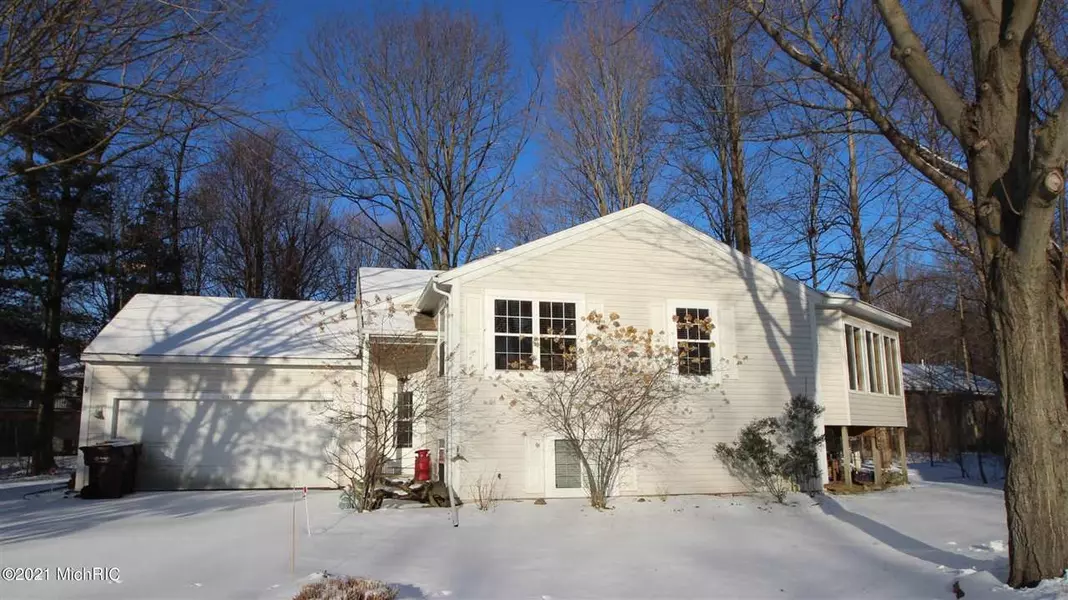 590 Woodbridge Circle, South Haven, MI 49090