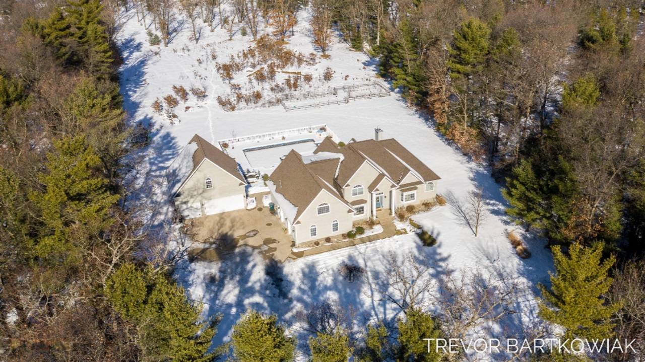 1390 Lakewood Road Road, Twin Lake, MI 49457