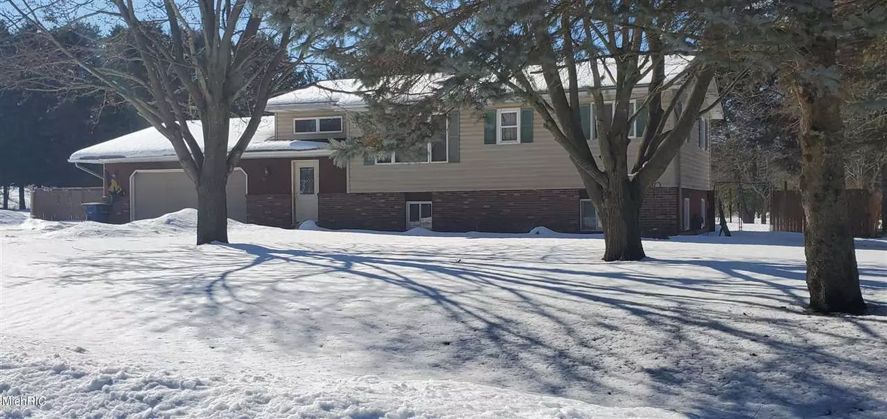 329 Mary Court, Hesperia, MI 49421