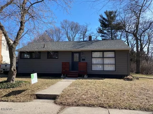 1364 Oak Grove Street, Muskegon, MI 49442