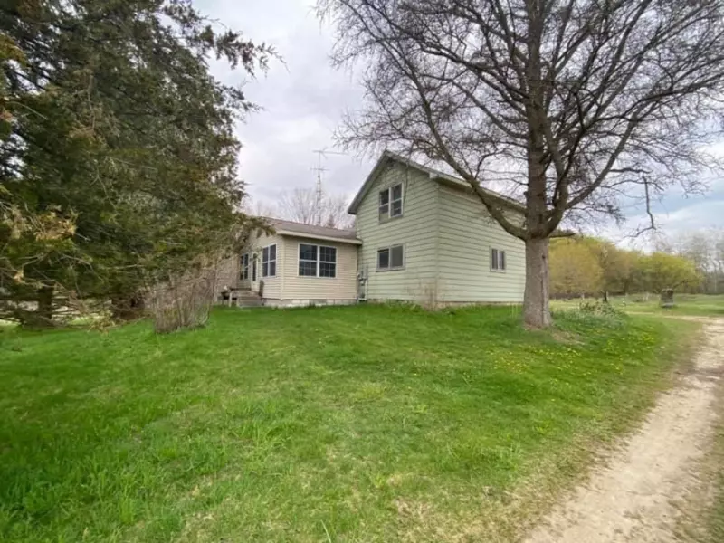 17442 10th Avenue Avenue, Remus, MI 49340