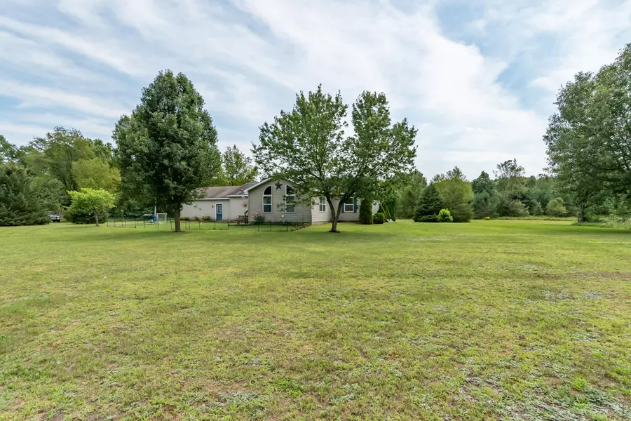 28741 62nd Avenue, Lawton, MI 49065-5617