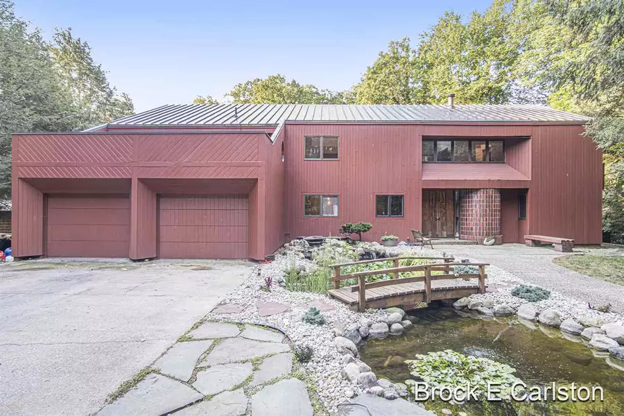 3920 Braeburn Drive, Norton Shores, MI 49441