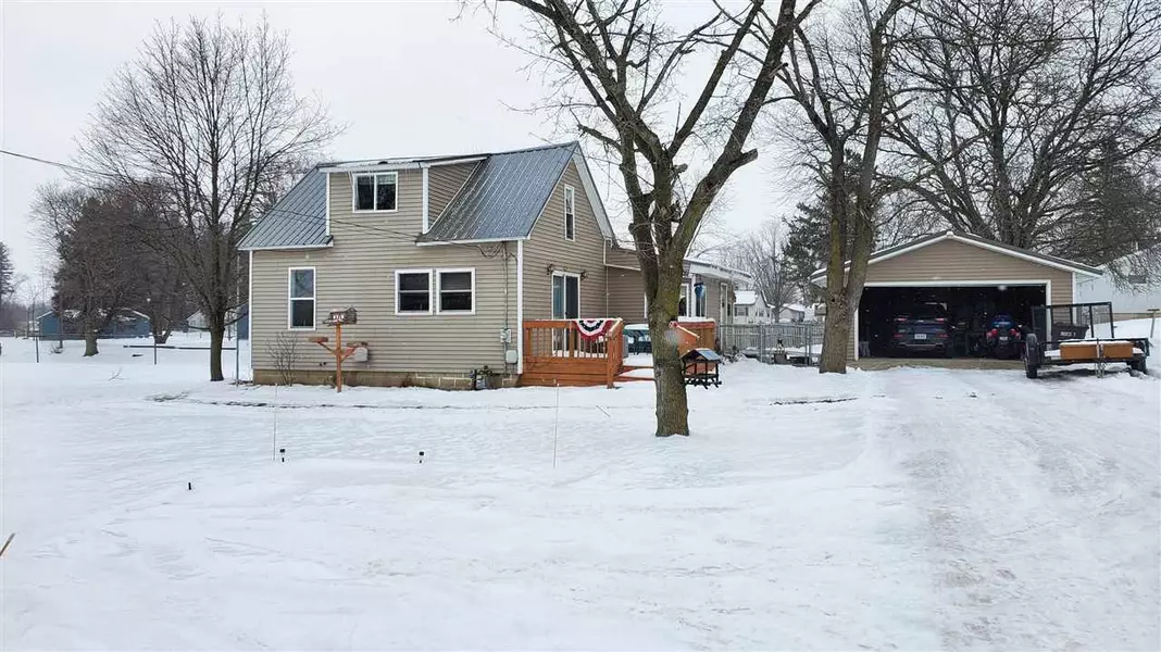 1105 W Lake Drive, Fremont, MI 49412