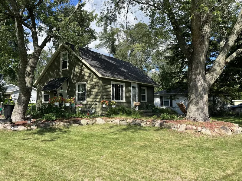 922 W Montcalm Street, Greenville, MI 48838