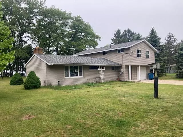 2604 Red Apple Road, Manistee, MI 49660