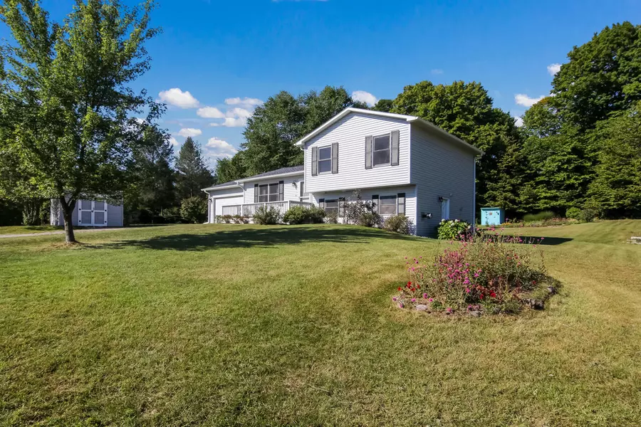 8040 S Treece Trail, Maple City, MI 49664