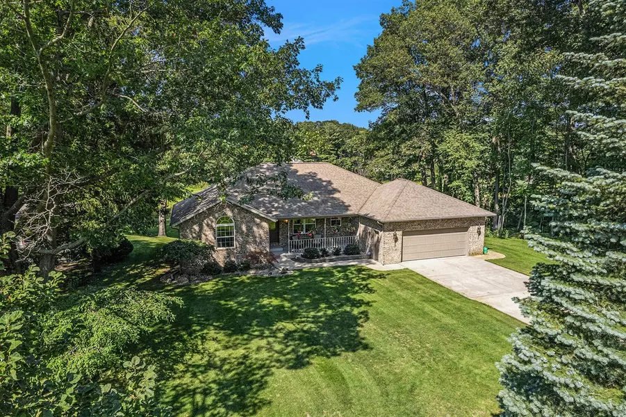 15415 Oak Drive, Spring Lake, MI 49456