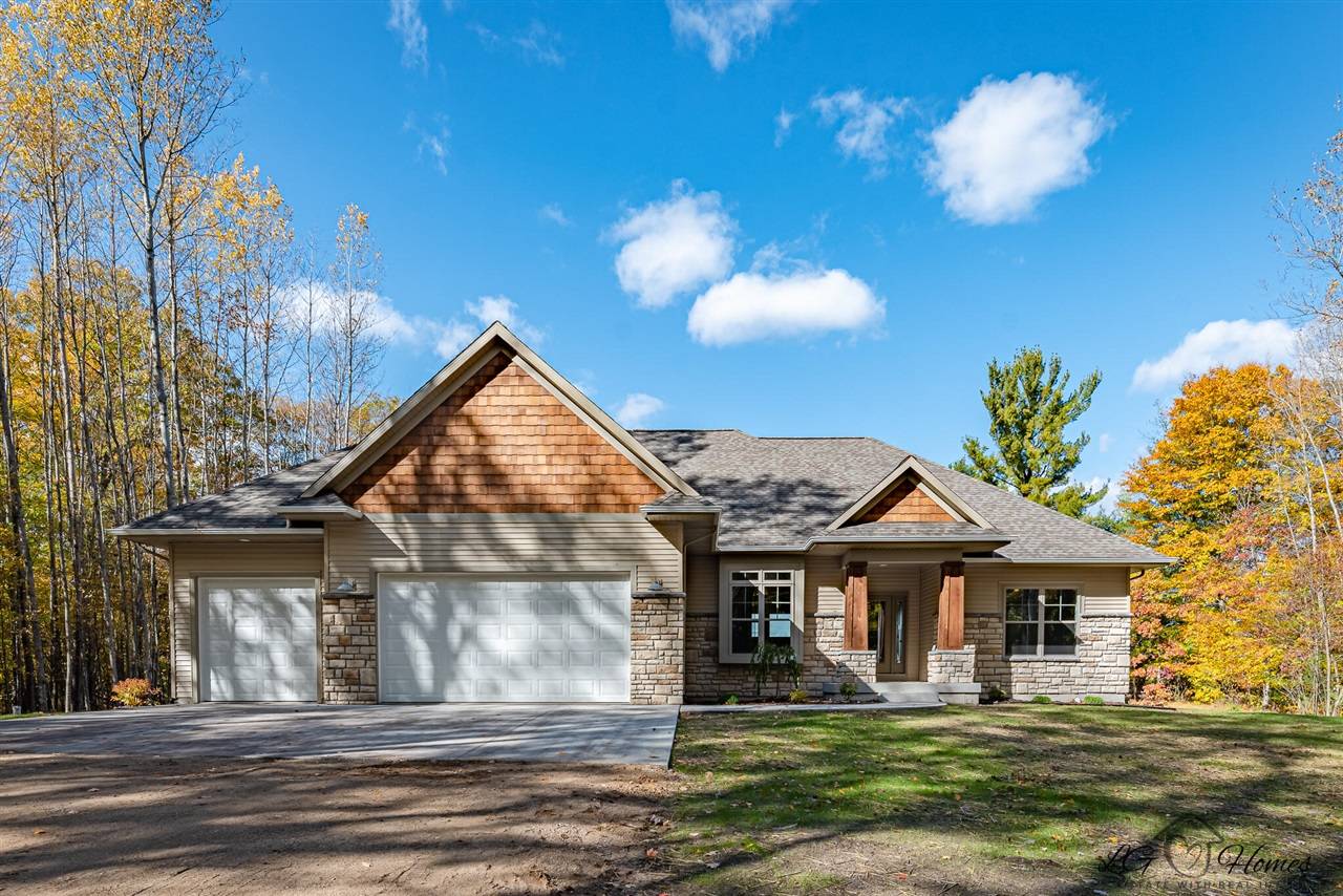 10675 Red Oak Ridge, Howard City, MI 49329