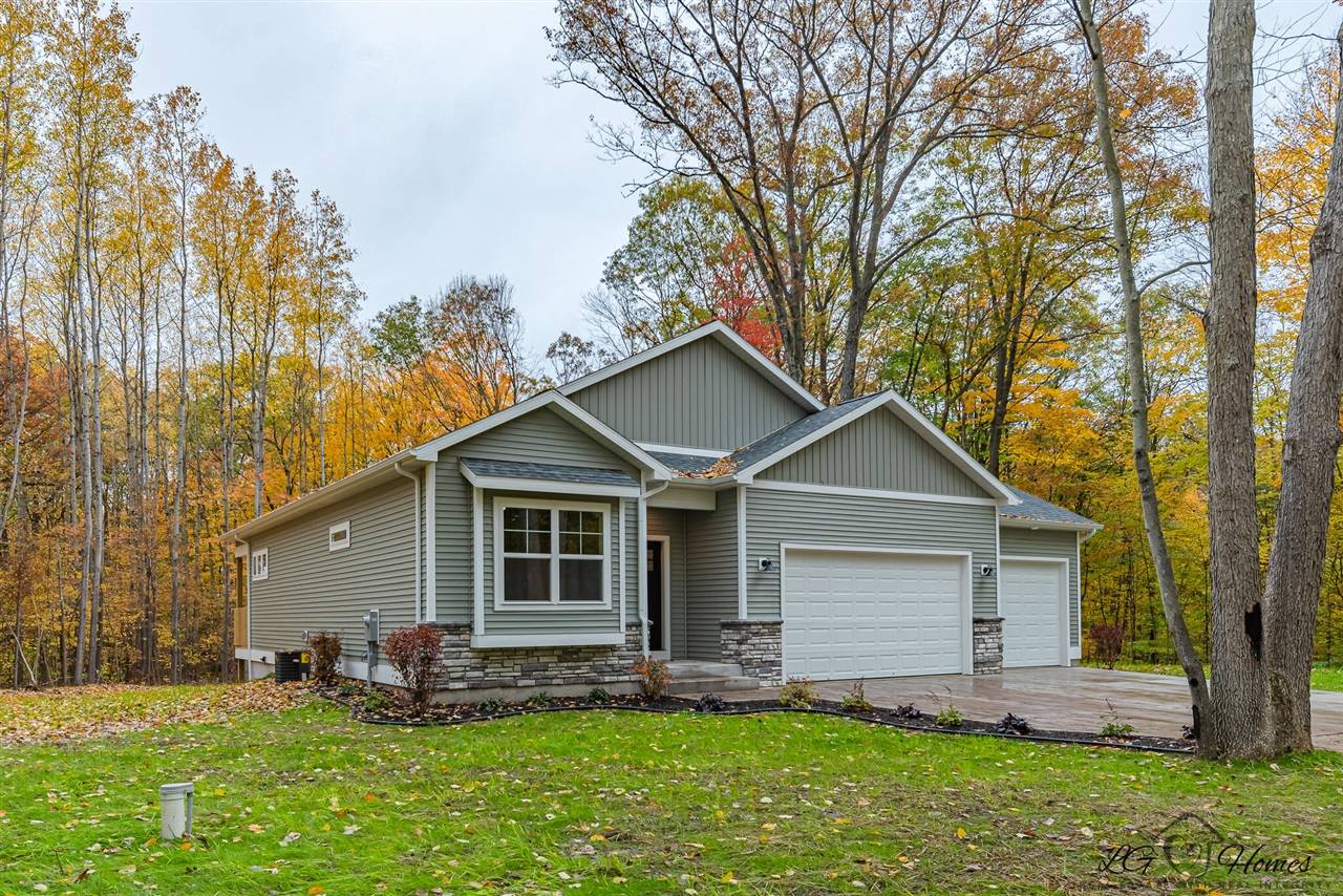 10705 Red Oak Ridge, Howard City, MI 49329-48642
