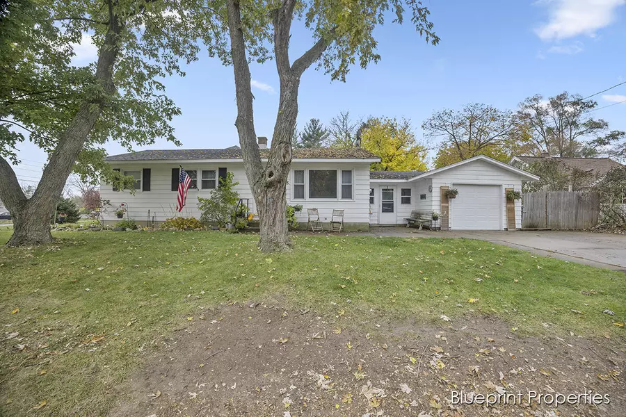 2645 Hufford Avenue NW, Walker, MI 49544