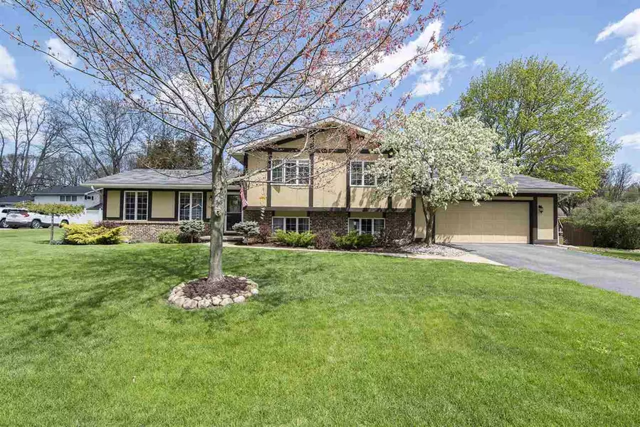 1750 LOCHMOOR, Jackson, MI 49201