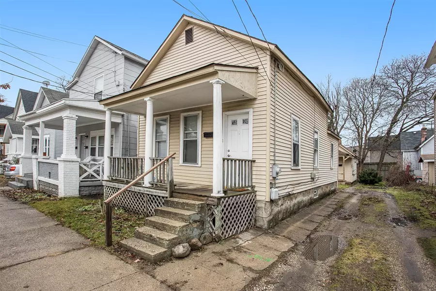 202 Lexington Avenue, Grand Rapids, MI 49504-5622