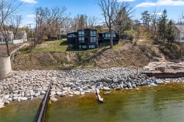 47027 Lake View Avenue Avenue, New Buffalo, MI 49117