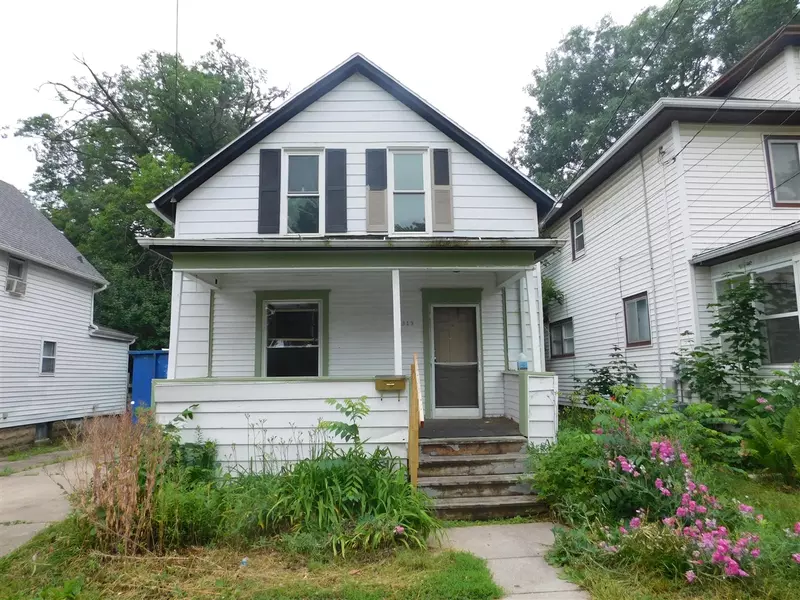 313 Smith Avenue, Lansing, MI 48910-9033