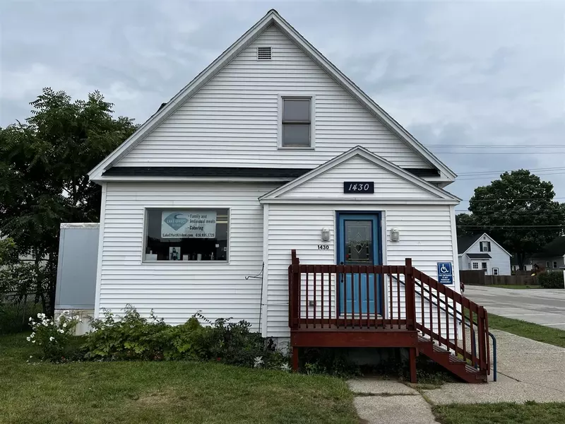 1430 Fulton Street, Grand Haven, MI 49417-1536