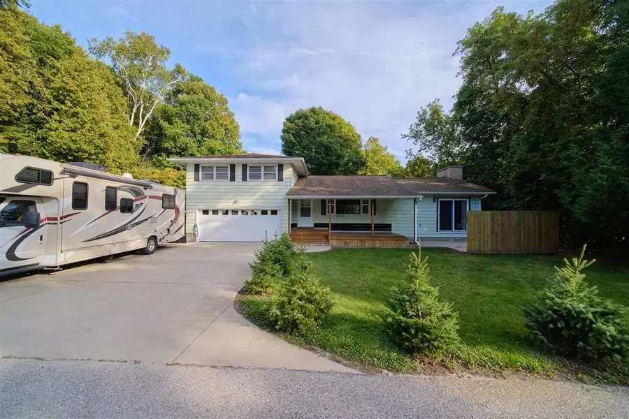 8359 2nd Avenue, Onekama, MI 49675